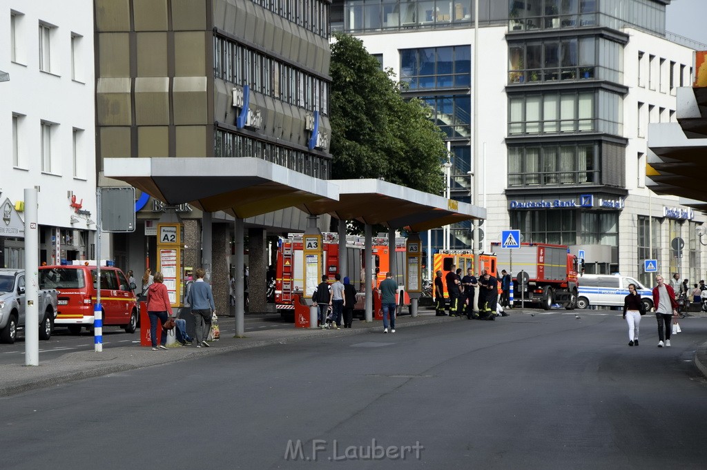 Mobiler Autokran umgestuerzt Bonn Hbf P046.JPG - Miklos Laubert